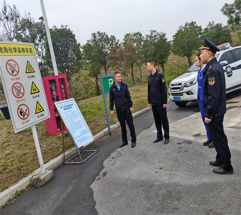20231115一周速覽——高速運管公司聯(lián)合屬地交管部門開展聯(lián)勤聯(lián)動工作1.jpg