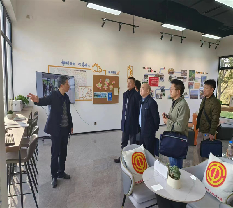 20231128交投要聞——成彭高速新繁服務(wù)區(qū)接受成都市“司機(jī)之家”建設(shè)驗(yàn)收3.jpg