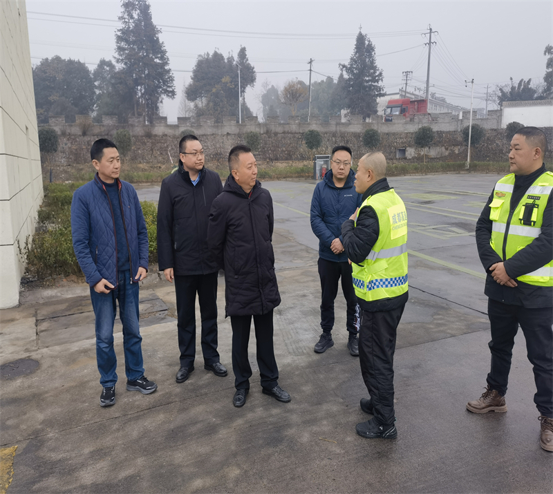 省交通執(zhí)法總隊（廳高管局）檢查組督導成溫邛高速、邛名高速歲末年初安全生產和防災減災工作.jpg