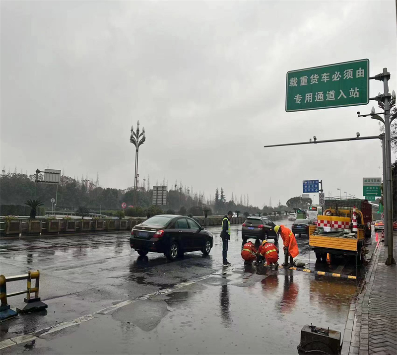 2.奮斗交投——多措并舉抓治超  嚴(yán)格管理出成效.jpg