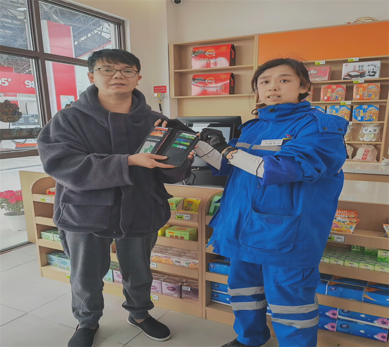 張靜歸還旅客錢包.png